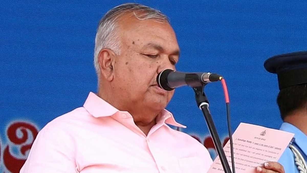 कर्नाटक के मंत्री ने कहा, सभी महिलाएं फ्री में सरकारी बसों में यात्रा कर सकती हैं कर्नाटक के मंत्री ने कहा, सभी महिलाएं फ्री में सरकारी बसों में यात्रा कर सकती हैं